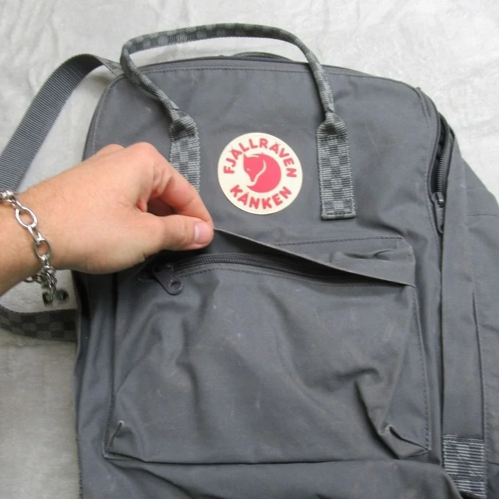 Fjallraven Kanken Backpack Bag Mens Medium Gray Durable Adjustable Strap Travel